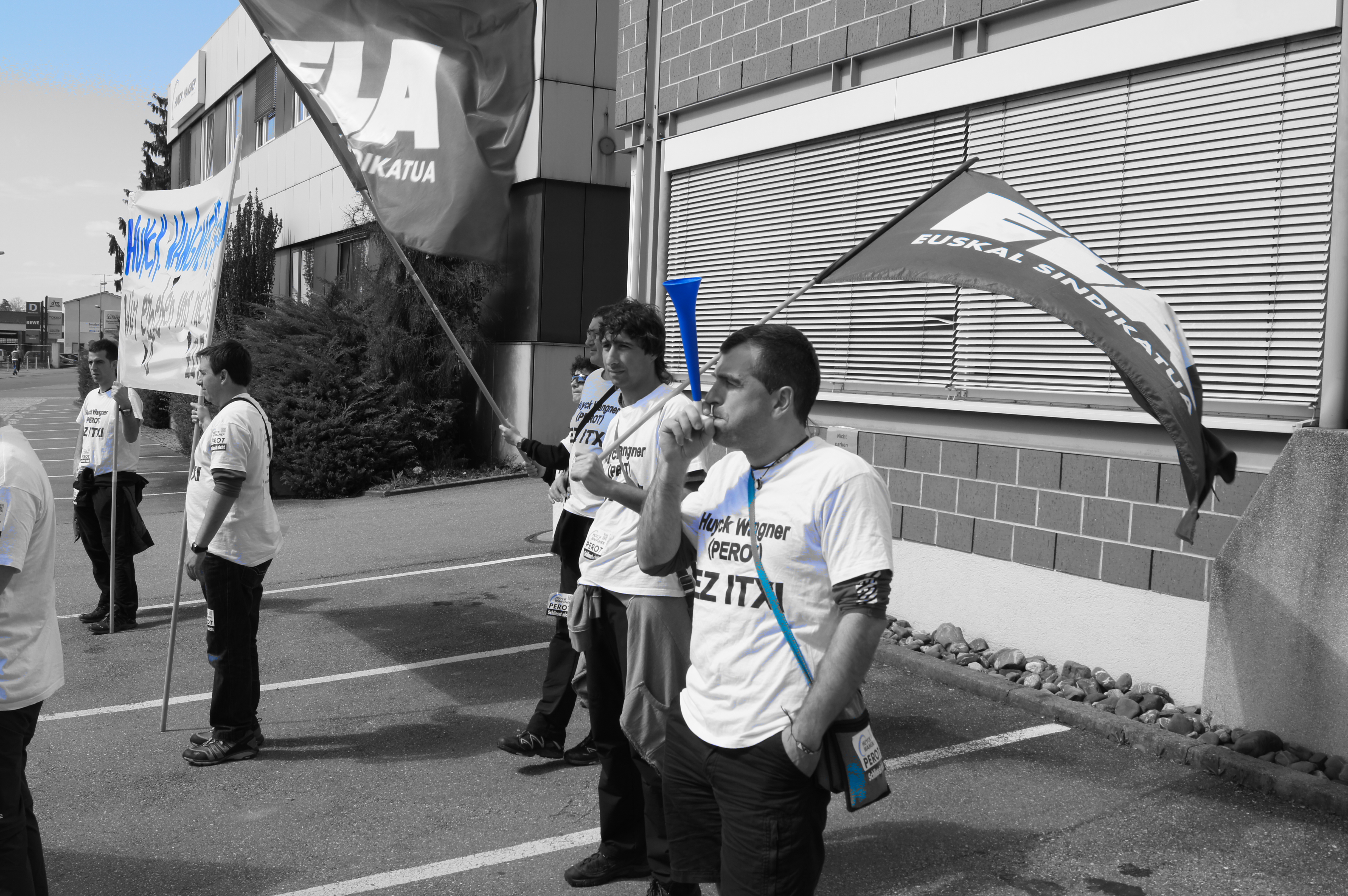 Handi zein txiki aurrera egiteko elkarri eutsi