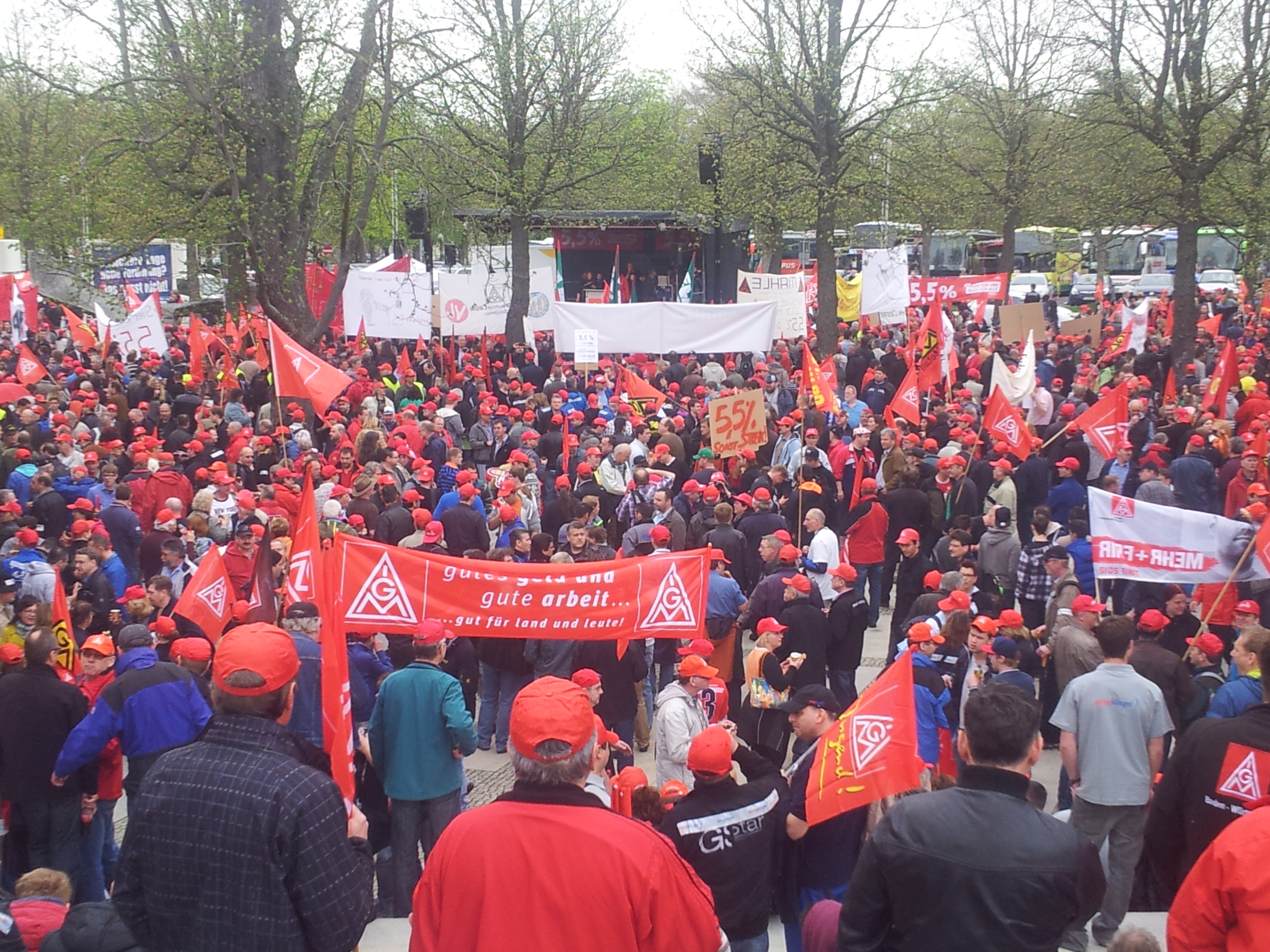 IG Metalleko ekitaldian Huyck Wangner Peroteko langileen hitzaldi osoa bideoan