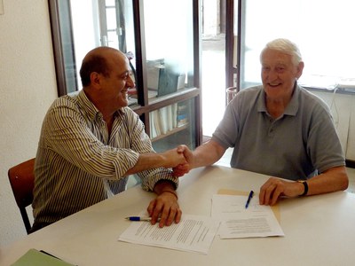 Manu Robles-Arangiz Fundazioak eta Enbata astekariak lankidetza hitzarmena berritu dute